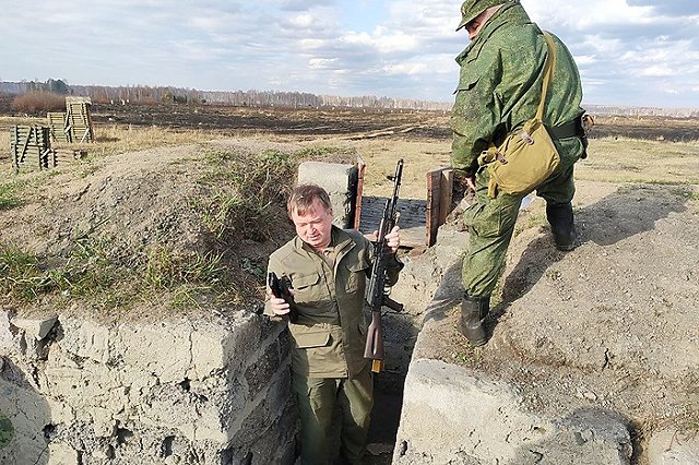 Депутат Гордумы Екатеринбурга призвал детей учиться стрелять из автомата и рыть блиндажи