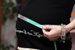 Беременная алжирка порезала бритвой четырех пассажиров метро