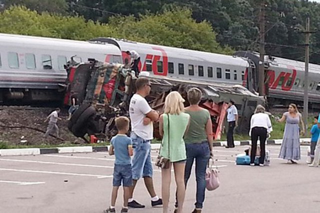 Четыре вагона пассажирского поезда сошли с рельсов под Белгородом