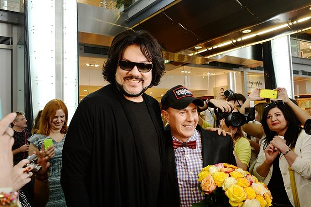 Филипп Киркоров приехал в Екатеринбург на поезде и сходил на концерт Орбакайте