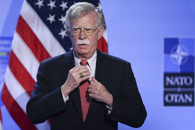 Bloomberg узнал о предупреждении от Болтона о готовности ударить по Сирии