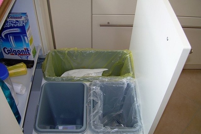 Куйвашев поручил правительству проработать вопрос снижения платы за вывоз мусора