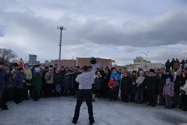 На масленичных гуляниях в Приморье показали порноролик
