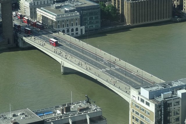 Елизавета II помиловала остановившего теракт бивнем убийцу