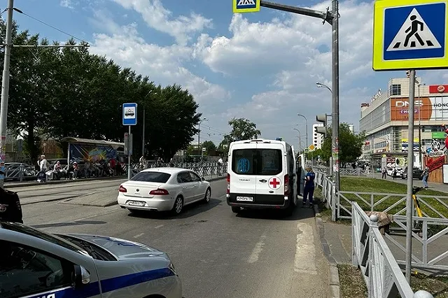 Виновных нет: сбитая малолетними самокатчиками екатеринбурженка оказалась в инвалидном кресле