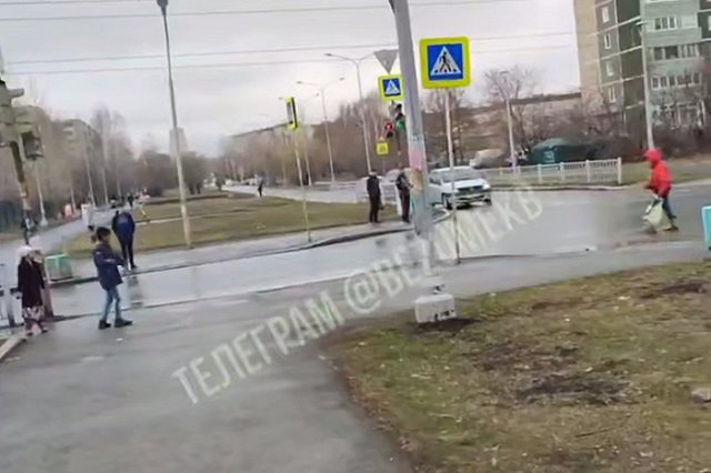 Дети мигрантов закидали бабушку кирпичами на Сортировке