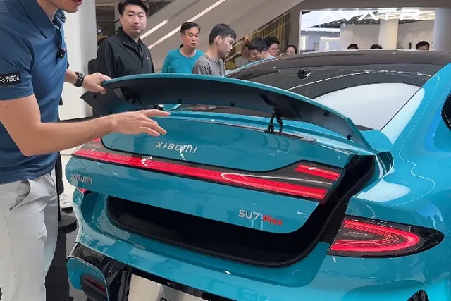 Калининградский блогер в Екатеринбурге впервые увидел автомобиль от Xiaomi