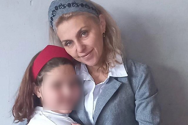 Директор свердловской гимназии объяснил, почему второкласснице запретили носить кокошник