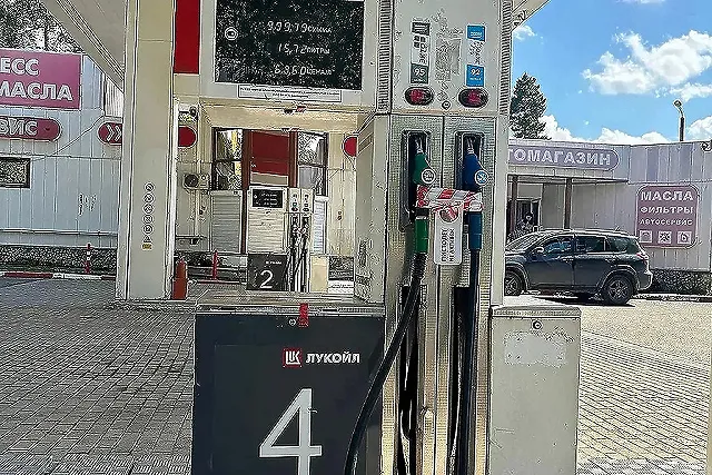 Глава уральской Общественной палаты обвинил водителей в дефиците бензина