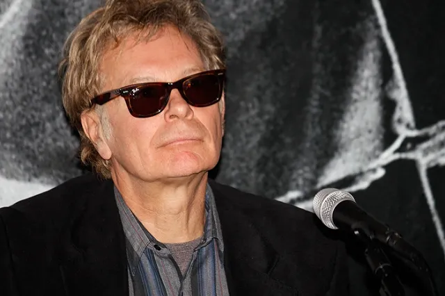 Британский профессор решил на год перевоплотиться в Дэвида Боуи