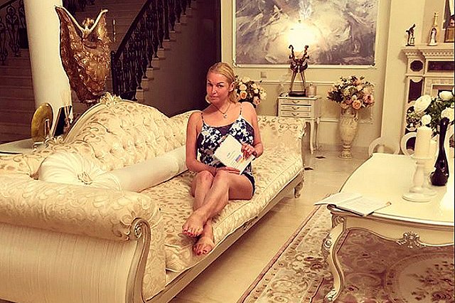 Волочкова отказалась от 22 квартир