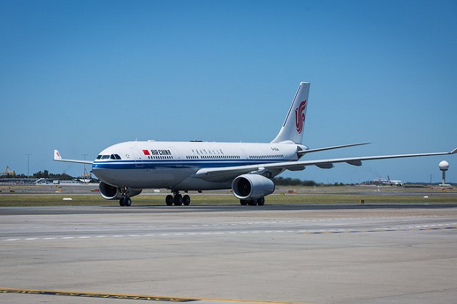 Пилот покурил в самолете и лишил пассажиров кислорода