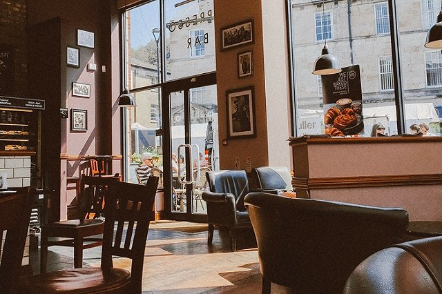 Бизнес Екатеринбурга просит губернатора не вводить QR-коды