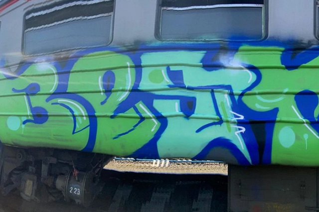 В Екатеринбурге задержали вандала, разрисовавшего поезд