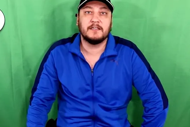 Свердловского блогера-общественника нашли мертвым в квартире в Свердловской области