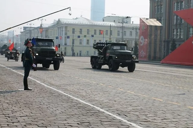 Какие именно? В Екатеринбурге завтра перекроют улицы в связи с репетицией парада Победы