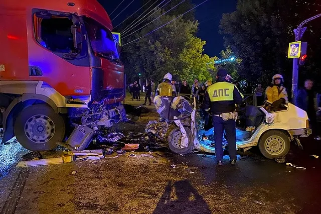 Стали известны подробности страшной аварии в Екатеринбурге, где погибли четыре молодых парня