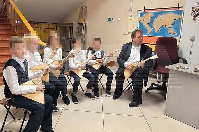 Екатеринбургского учителя обвинили в удушении детей