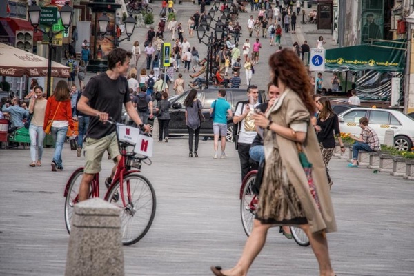 В Екатеринбурге часть тротуаров будет поднята в местах пересечения с дорогой