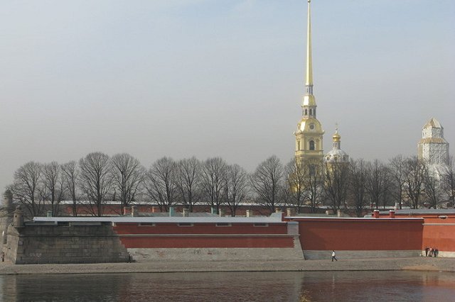 В Петербурге мать с трехмесячным ребенком выпрыгнула из окна 7-го этажа