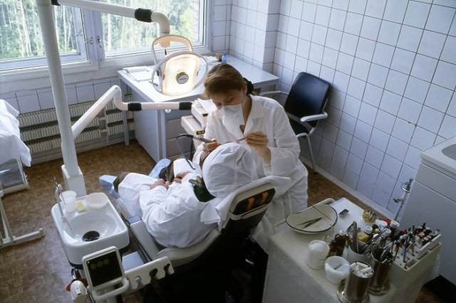 Прокуратура Франции потребовала восемь лет тюрьмы для дантиста-изувера