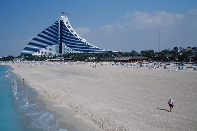 Из ОАЭ депортируют родителей с детьми, которые «вписаны» во взрослый паспорт