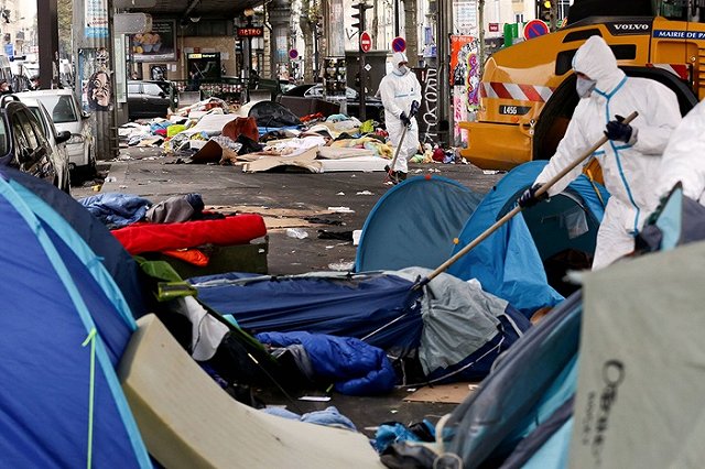 Во французском Кале запретили кормить беженцев