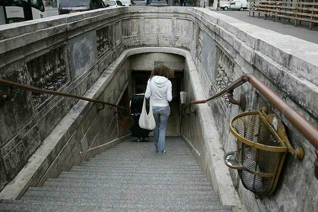 Неприемлемое повышение числа бедных в России связали с налоговым маневром