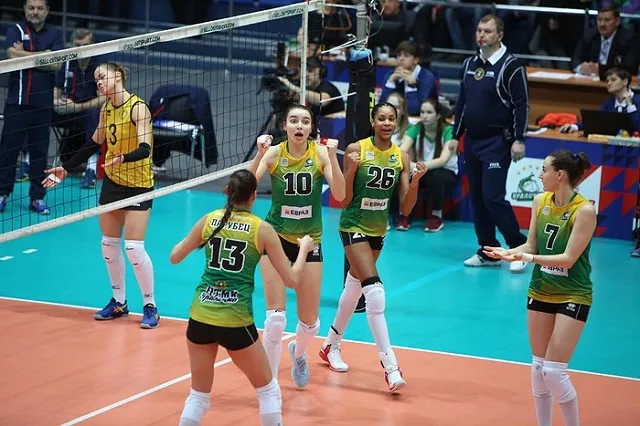 Вышли в плей-офф: «Уралочка» обыгрывает петербурженок «всухую»