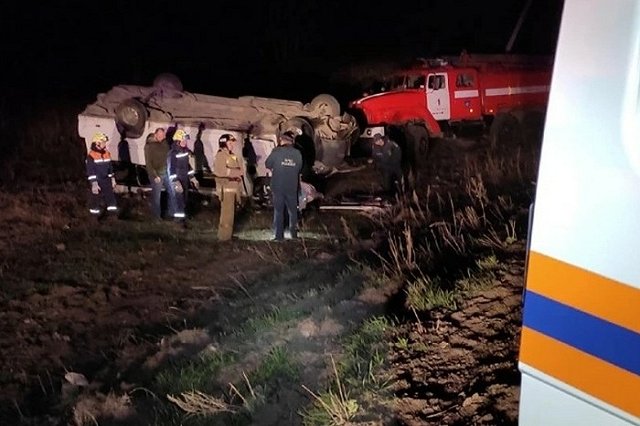 Есть погибший: по дороге из Екатеринбурга автобус с футбольными фанатами угодил в жуткую аварию