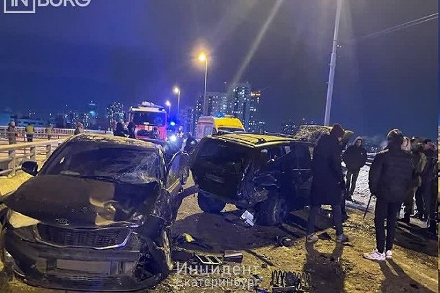 На Блюхеровском мосту произошло массовое ДТП