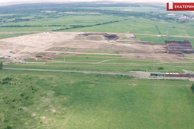 Фуры, курсирующие в логопарк «Уральский», запирают в микрорайоне жителей Калиновки