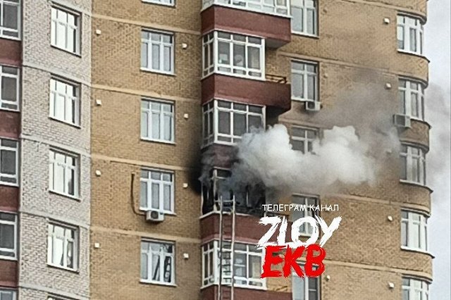 На ЖБИ загорелась 25-этажная высотка