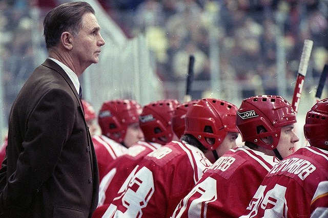 Умер хоккейный тренер Виктор Тихонов