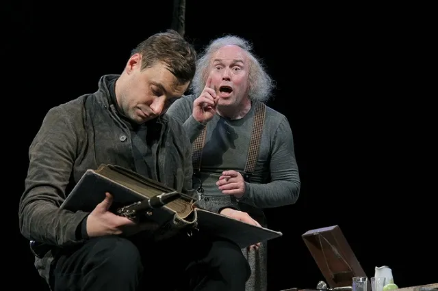 Звезда фильма «Оттепель» бросил беременную жену и шестерых детей