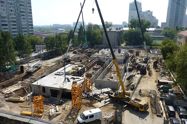 Стройка общежития УрФУ превратила в ночной кошмар жизнь местных жителей