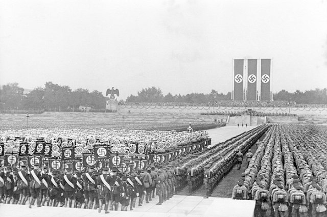 Диджей включил в новосибирском баре военный марш СС