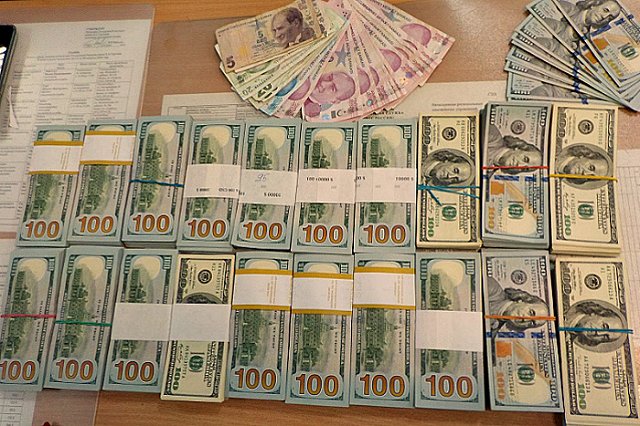 В Кольцово задержан пассажир, пытавшийся вывезти в Стамбул 12 миллионов. рублей