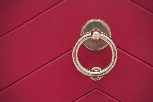 Россиян будут предупреждать о приближении ураганов через громкоговорители