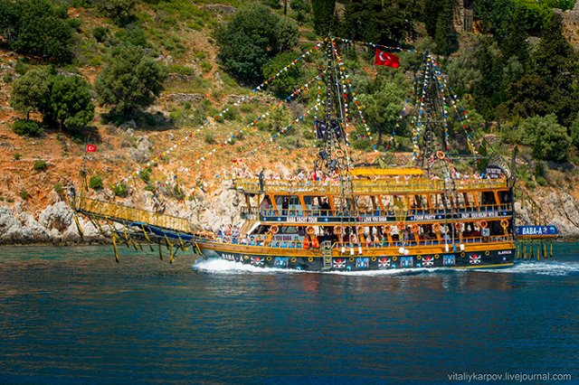 На Урале главврач поликлиники возил семью на отдых за границу за счет бюджета