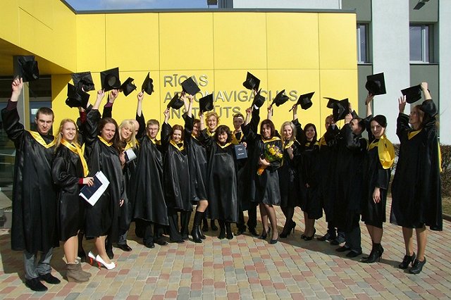 В Госдуме хотят обязать выпускников вузов работать по распределению