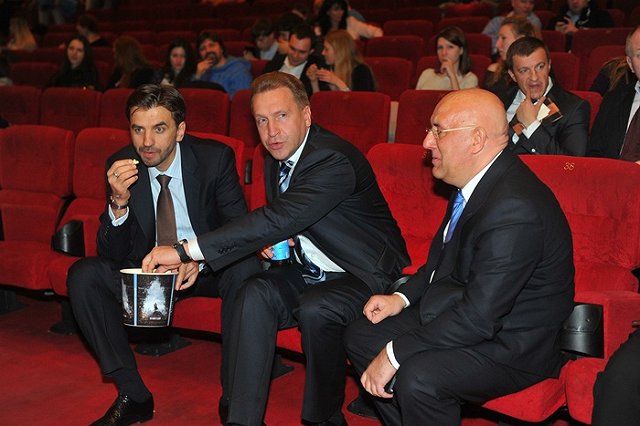 Самый сексуальный политик России и стюардесса станут родителями