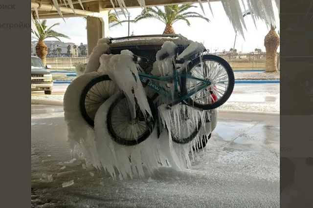 Жгут мебель, чтобы согреться. На Техас обрушились аномальные холода