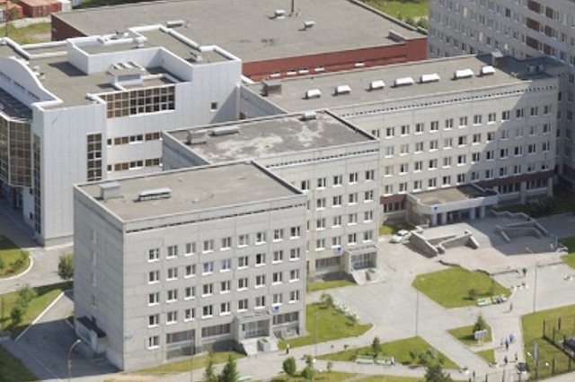 Обвиняемый в групповом изнасиловании 15-летней школьницы онколог покинул областной диспансер