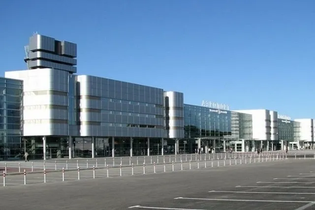 В Кольцово задержали мигранта, находившегося в федеральном розыске