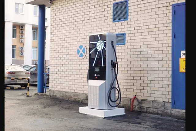 Две зарядные станции для электромобилей установили энергетики в центре Екатеринбурга