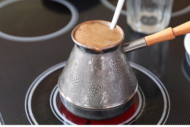 Ural Mash: В Екатеринбурге бариста напоил коллегу кофе с мылом