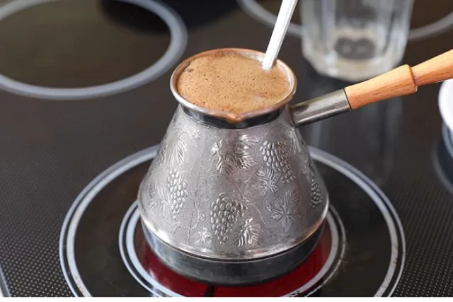 Ural Mash: В Екатеринбурге бариста напоил коллегу кофе с мылом