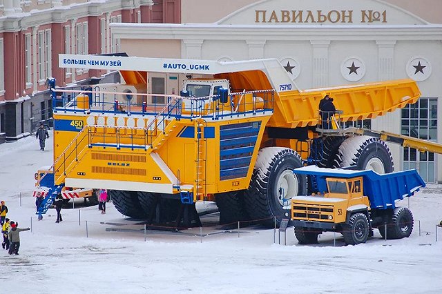 Самый большой в мире самосвал украсят тысячей лампочек в «Ночь искусств» в Верхней Пышме