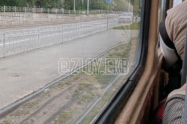 В центре Екатеринбурга встали трамваи из-за ДТП